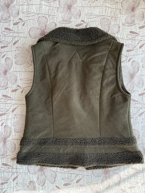 Fjallraven Fjall Women's Suede Sherpa Vest in Olive Green - Size Small - Picture 7 of 11